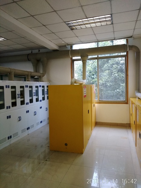 20180914下午_材化院化学试剂库房
