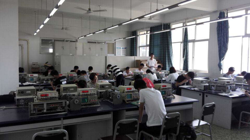 大学物理实验室