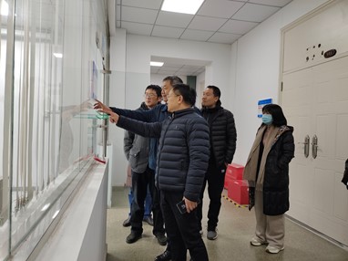 巨能攀副校长带队检查实验室安全工作