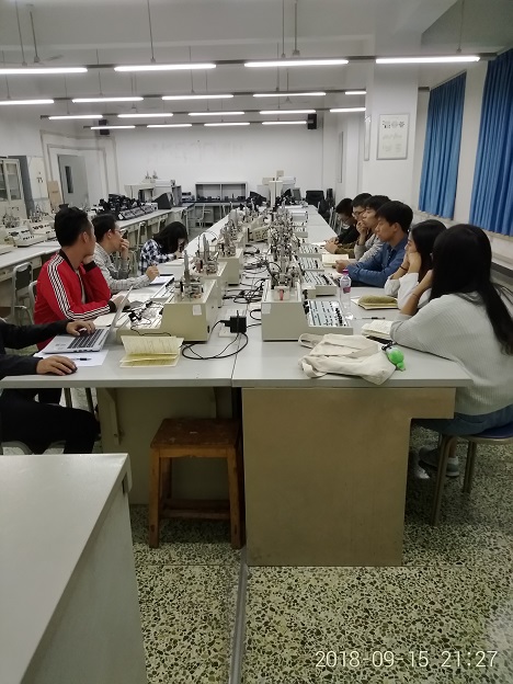 20180915周六晚上_核自院测控实验室组织学生讨论课程设计